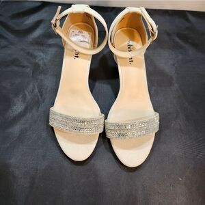 BRAND NEW WHITEMT RHINESTONE STRAP EMBELLISHMENTS LOW BLOCK-HEEL SANDAL